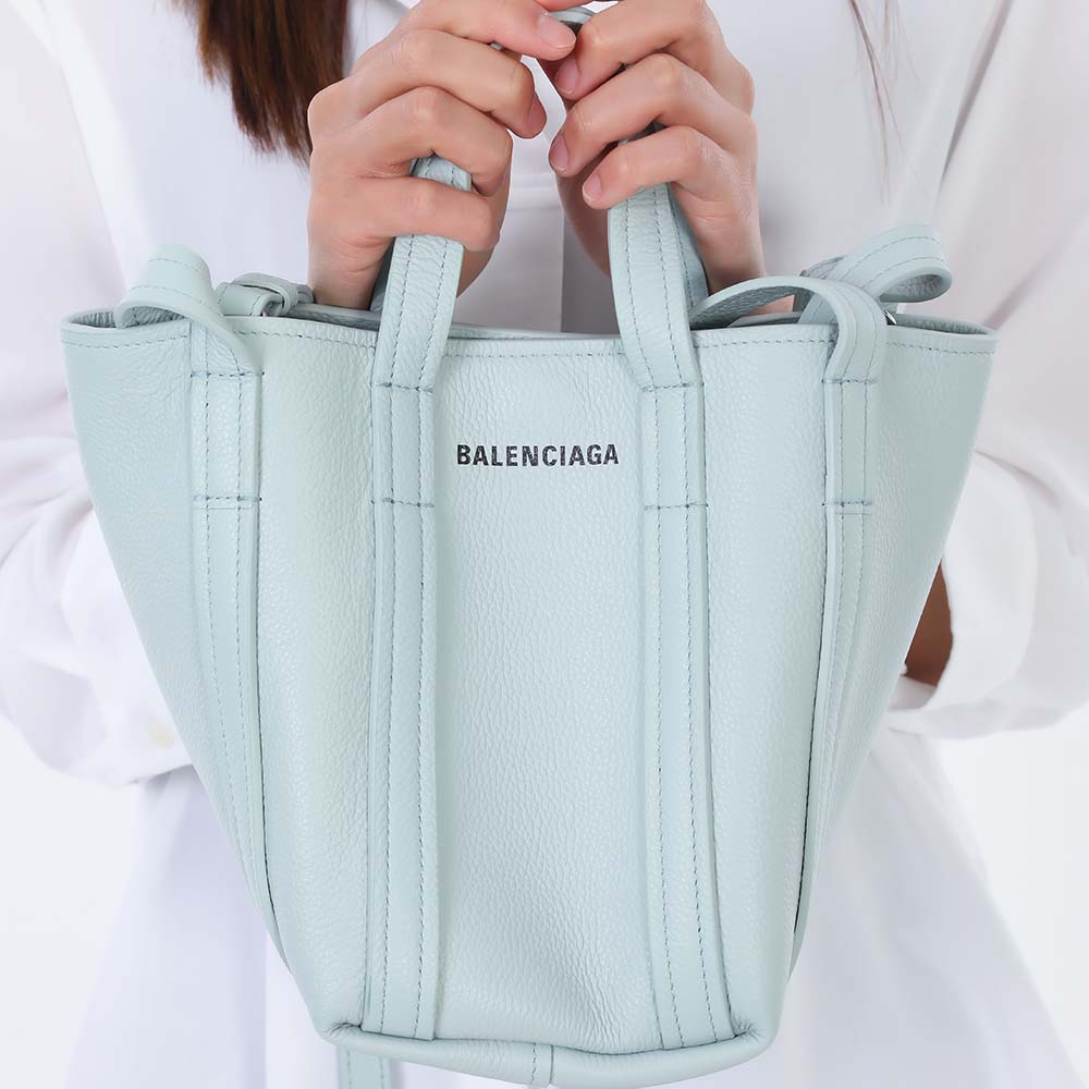 【新品・国内即発】BALENCIAGA 757776 1U61N 1090 バッグ 新品・国内即発】BALENCIAGA 757776 1U61N 1090 バッグ