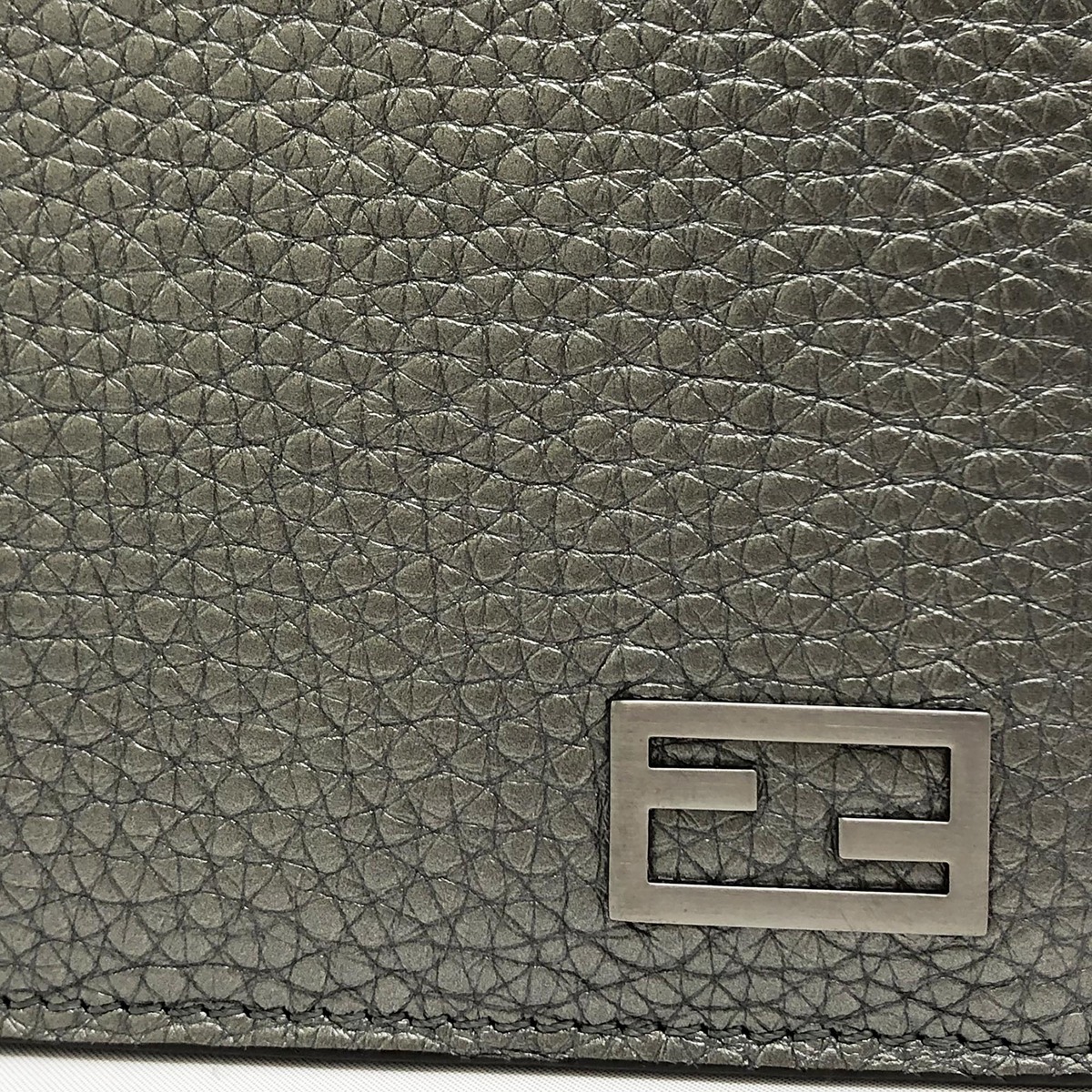 フェンディ 二つ折り財布 グレー F1HR3 7M0001 AJJ1 メンズ FENDI 財布