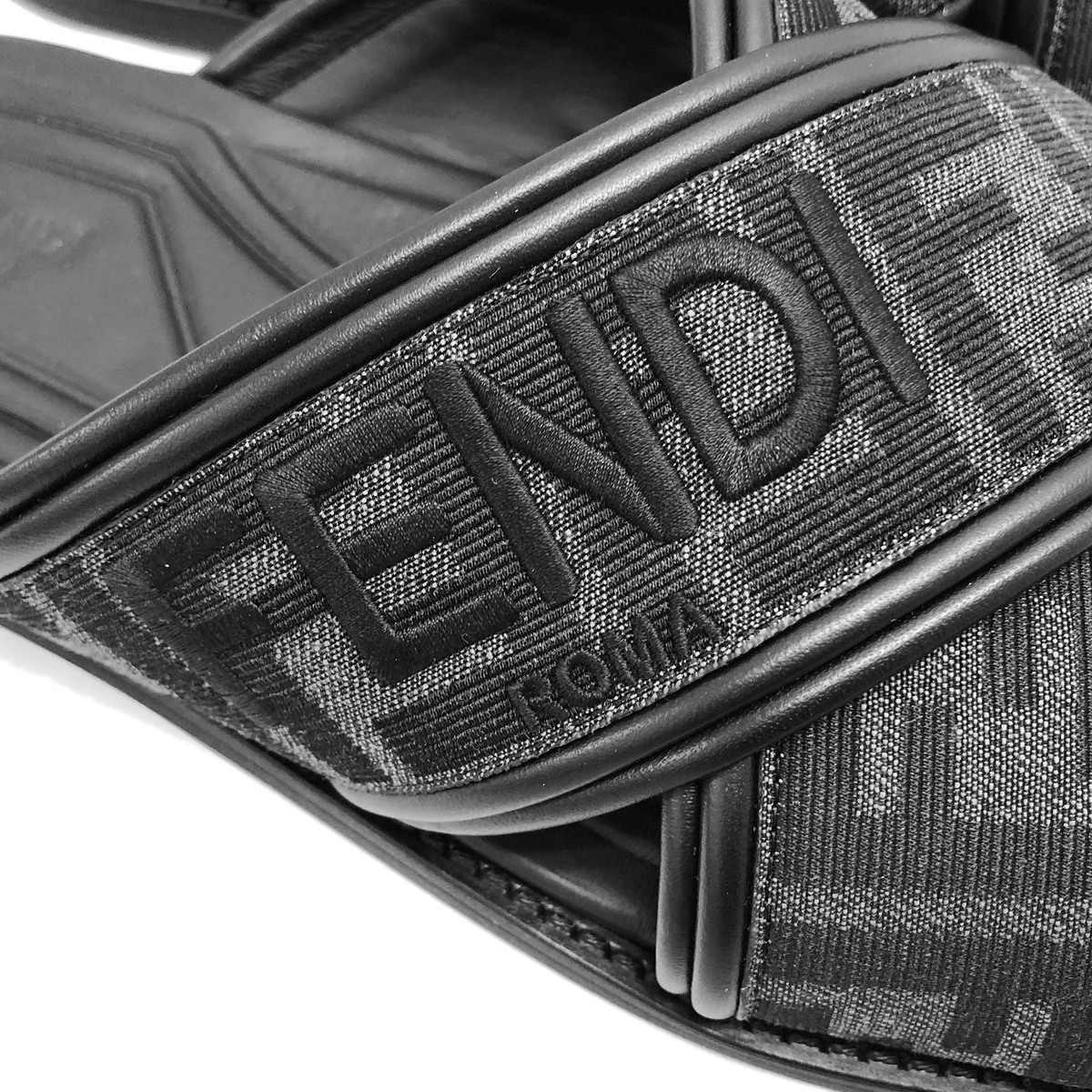 新品FENDI 7X1548 AJZE F0TUYスライドサンダル サイズ7.5 bags2go.eu