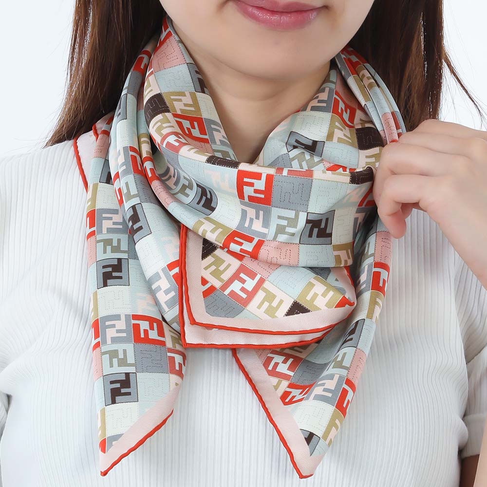 GIVENCHY GW9090 SO680 001 シルク プリント スカーフ(新品) GIVENCHY GW9090 SO680 001 シルク プリント スカーフ(新品