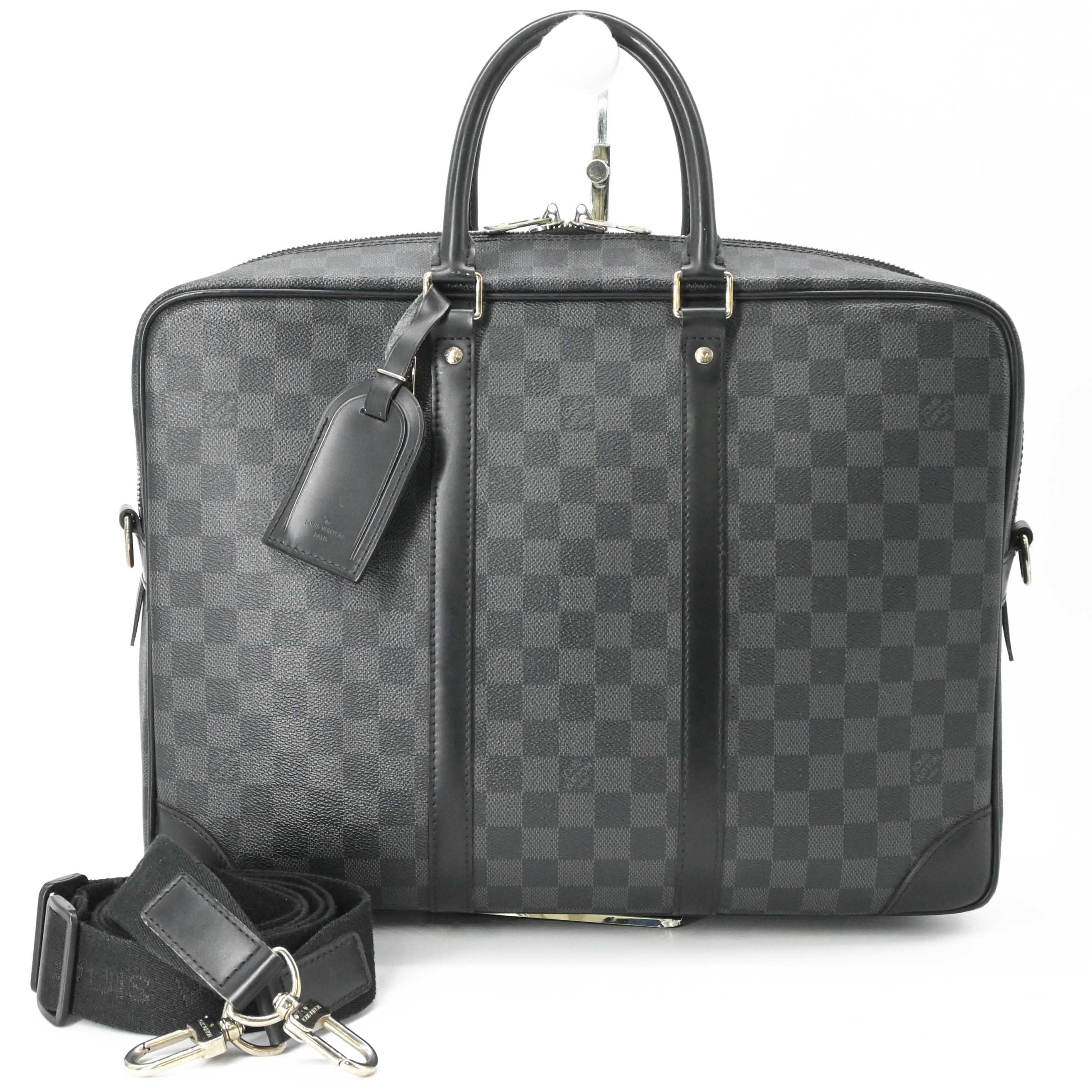 LOUIS VUITTON ルイ・ヴィトン ダミエグラフィット ポルトドキュマンヴォワヤージュ GM PDV ブリーフ入れもの ショルダーバッグ  黒いこと 黒 N41123