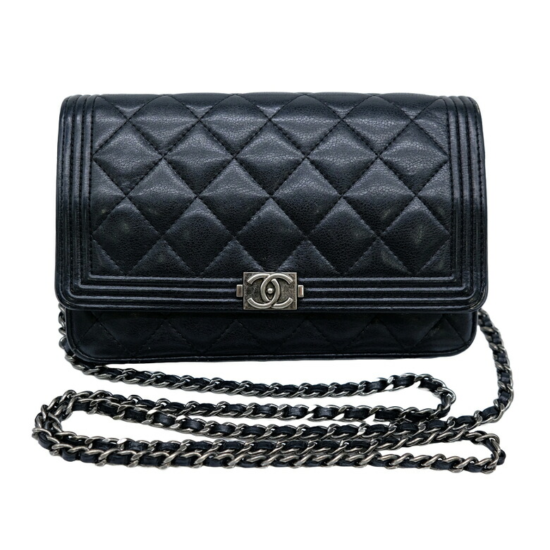 新品　未使用　CHANEL Clutch with chain - Grained shiny calfskin & gold-tone metal