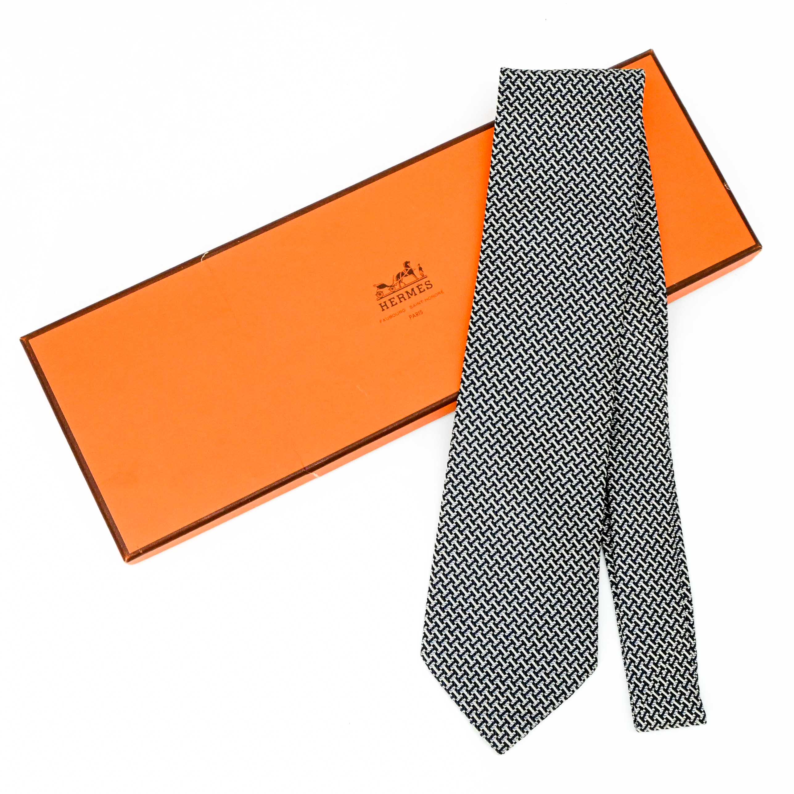 【美品】HERMES エルメス ネクタイ Hロゴ ファッション小物 紳士 ビジネス フォーマル メンズ シルク100％ ブラック ホワイト シルバー ネイビー