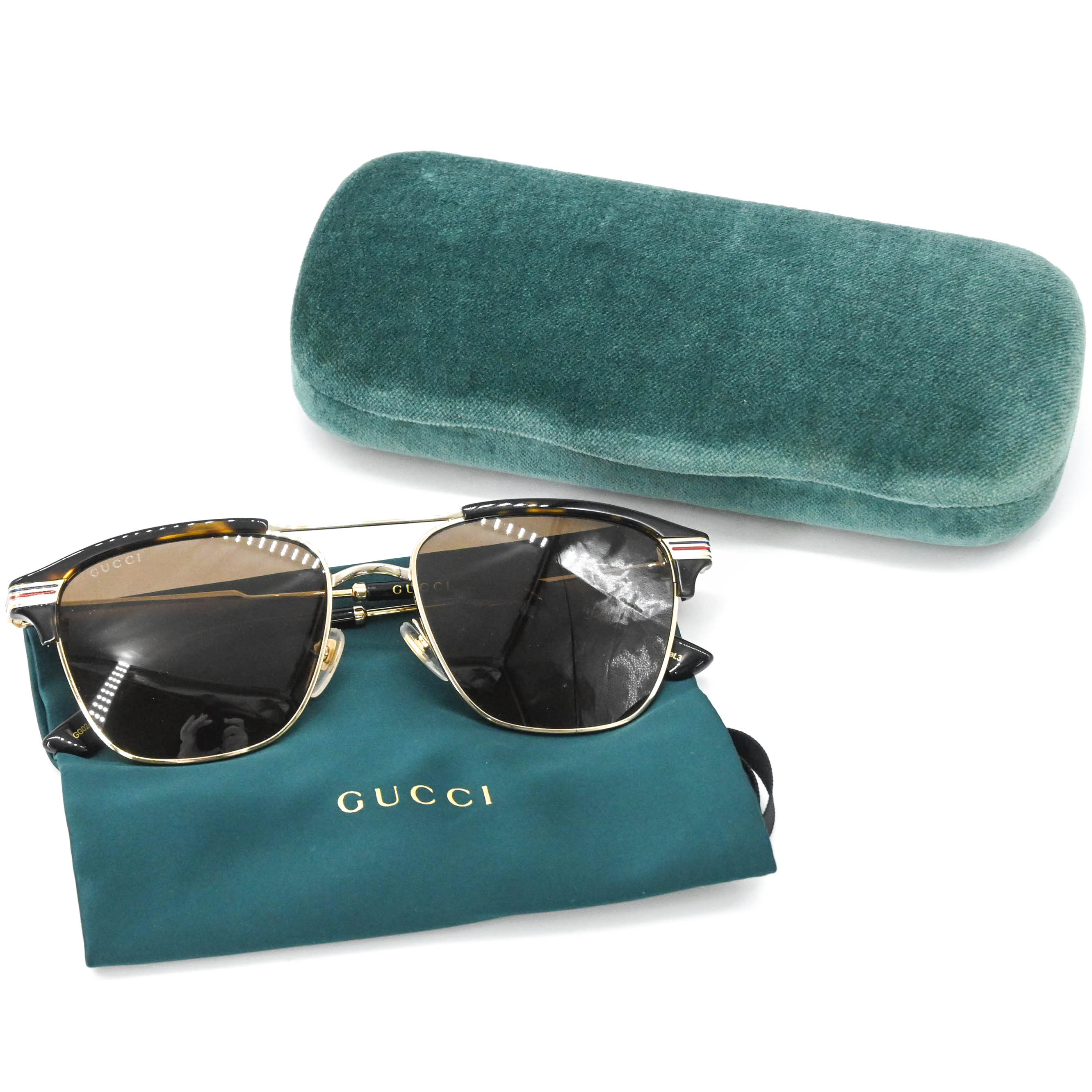【美品】GUCCI グッチ アジアン相応う インターロッキング  黒眼鏡 ユニ一発やる 男女兼用 ゴールド 金 黒いこと 黒 GG02415 バッグ・小物・ブランド雑貨-眼鏡・サングラス