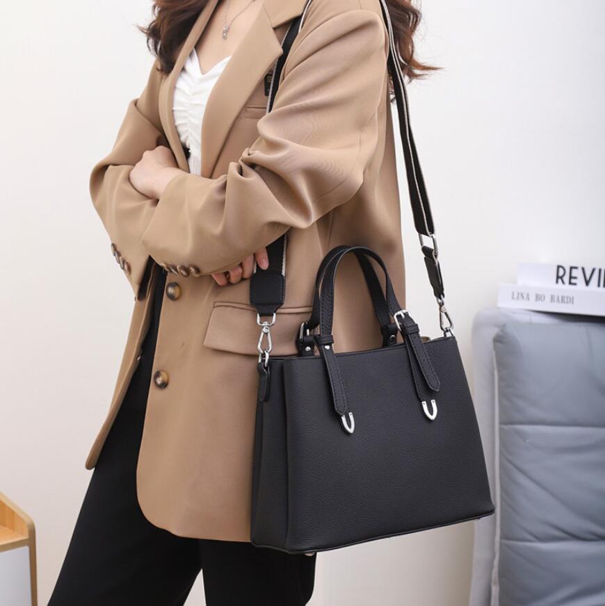 ショルダーバッグ ハンドバック レディース 儀式用御徒面子 成年者 卒式 はいり込む式 なめし革御徒面子 曲がったがけ 手提げ 肩かけ フ