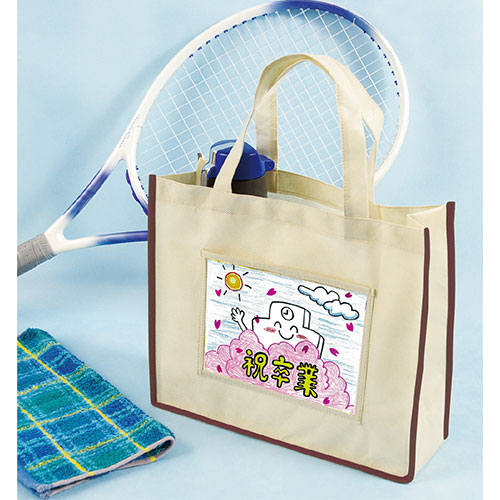 絵をかいてお気に入りのバッグに!マチもあり、たっぷり入るA4サイズ!! 商品サイズ(単位mm):260×315×マチ110mm、持ち手:120mm作画サイズ:180×130mm 重量(g):43g 材質:ポリエチレン 包装サイズ:360x298x7mm 生産国:…
