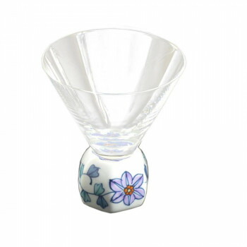 有田焼 華山窯 有田浪漫グラス SAKE GLASS 六角 鉄仙花 食器 | 関連単語 耐熱 セット 洋食器 木製 茶碗 大皿 食洗機対応 おしゃれ 小鉢 白 割れにくい カップ パーティー プレート ミニプレート 電子レンジ対応 北欧 軽量 ギフト 丸皿 和風 子供用 スープボウル｜創造生活館