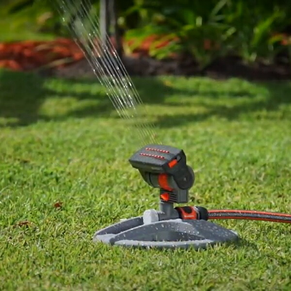 Gardena 散水幅と首振り角度を自由に調整可能な水やり機です ドイツ製 送料無料 自動 ガルディナ スプリンクラー 首振り式 散水機 調整 揺動式ズームマックススプリンクラー 園芸 首振り式 9 216平方mまで 水やり 首振り 散水範囲 散水 庭 園芸 ガルデナ ドイツ製