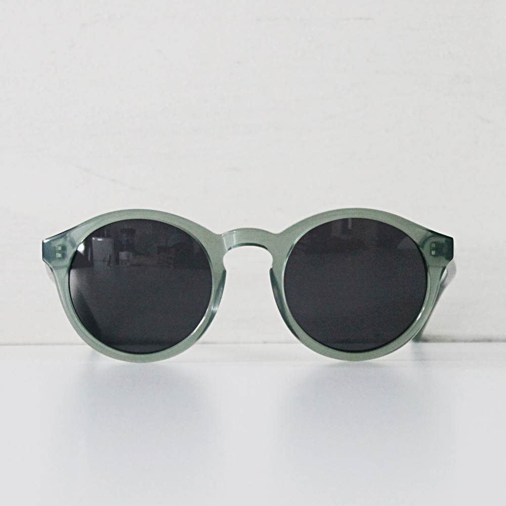 最安値挑戦 Monokel Eyewear Swedenbarstow Green Smokesolid Grey Lens60 70年代眼鏡よりインスピレーションシンプルさと機能主義が売りのサングラス モノケルアイウエア サングラス カールツァイスレンズ 驚きの値段 Hughsroomlive Com