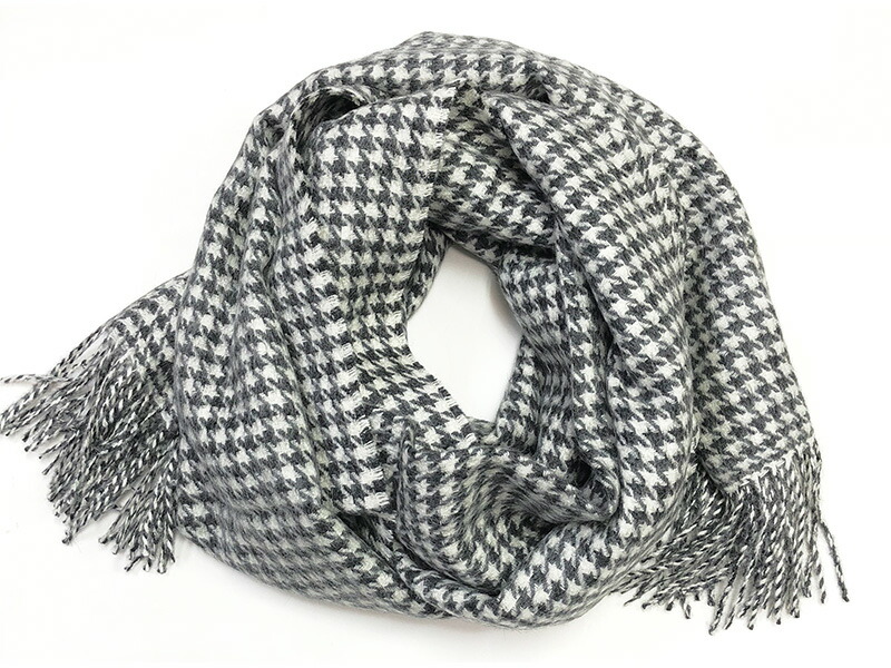 Silkeborg UldspinderiAMANDA SHAWL  WIDEえり巻きBaby Alpaca100％ グレーハンドトゥース[ Silkeborg Plaids シルケボー もの言う花アルパカ100％ アマンダショール 広広としたえり巻き チドリ柄 Houndstooth ]
