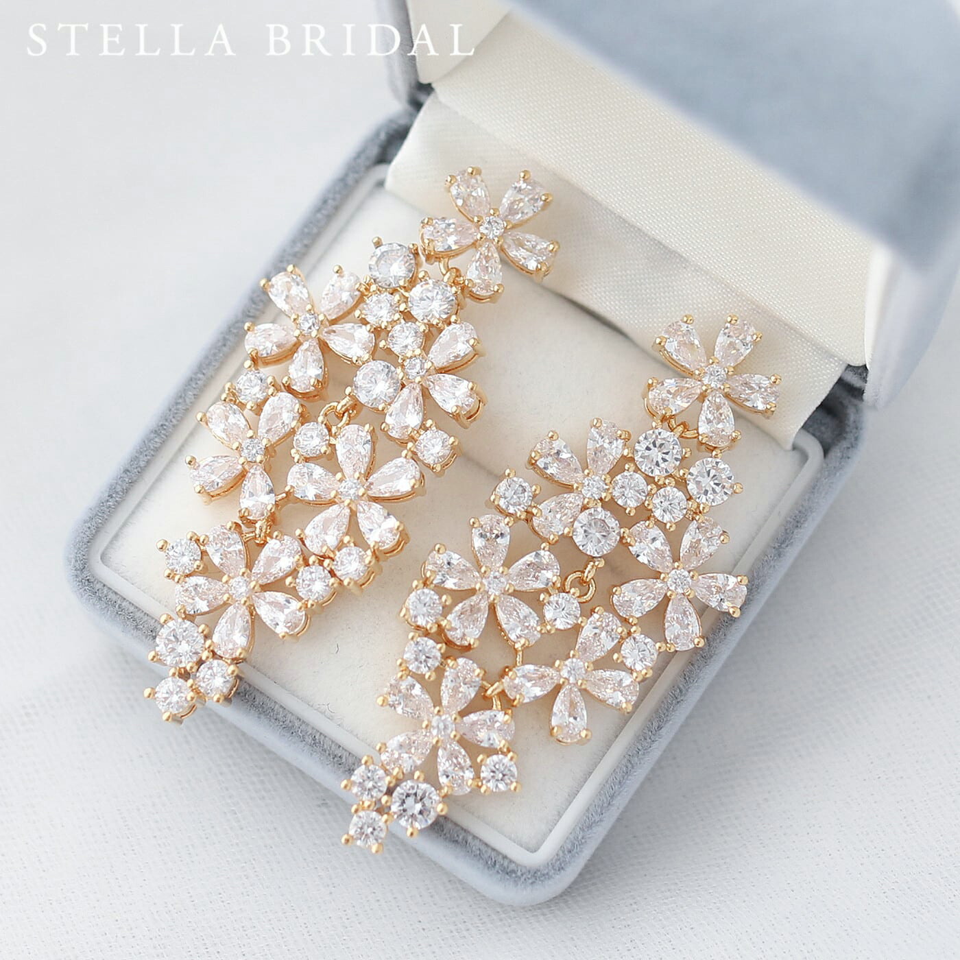 【STELLA BRIDAL公式】ブライダル ピアス ブラン ブーケ ゴールド｜ウェディングアクセサリー ブライダルアクセサリー ブライダル ウェディング ビジュー 大ぶり ロング 花嫁 結婚式 挙式 可愛い かわいい 前撮り お色直し 揺れる 人気 フラワー 花 ステラブライダル