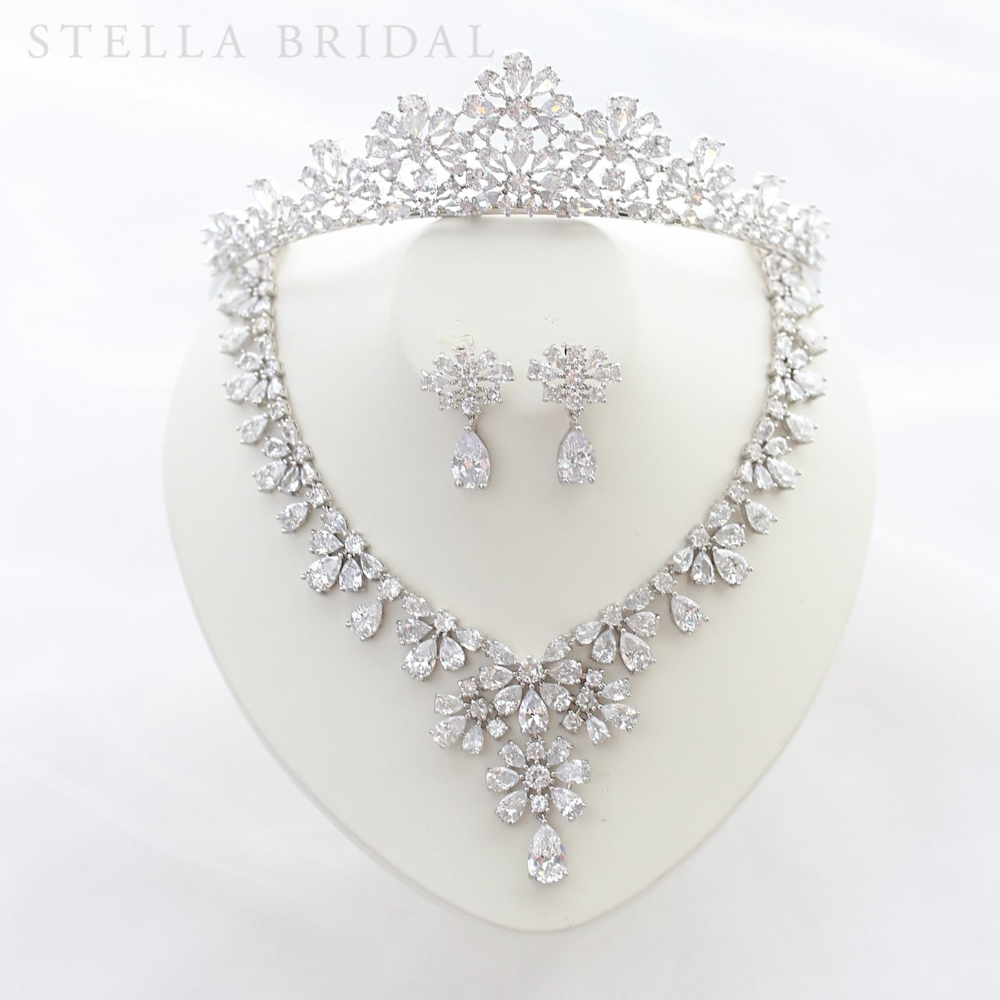 【STELLA BRIDAL公式】ブライダル アクセサリー 3点セット ティアラ ネックレス イヤリング ピアス ビアンカ ｜ブライダル ウエディング ウェディング 大ぶり 花嫁 結婚式 セット ウェディングアクセサリーセット 揺れる 人気 ステラブライダル