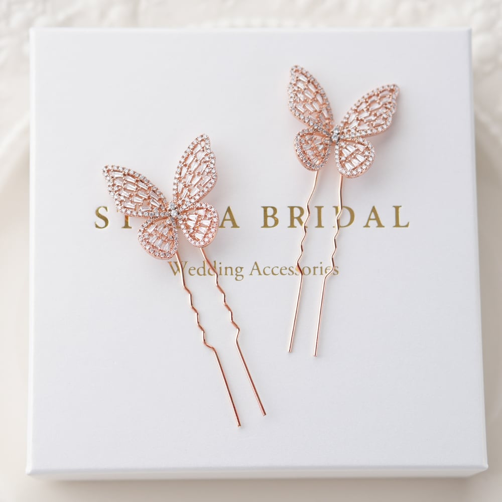stella bridal ヘアアクセサリーのみ 受注生産品】ホワイトフラワーとリーフチャームの小枝