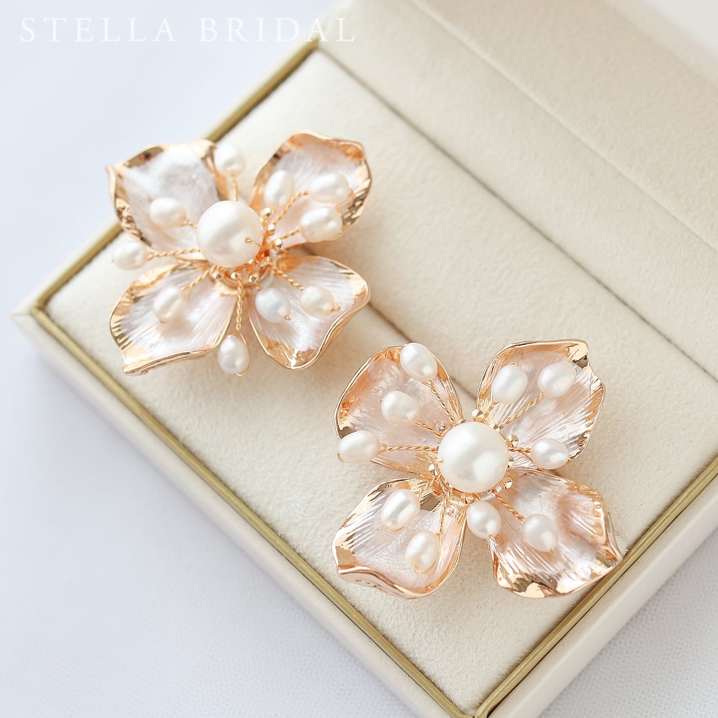 【STELLA BRIDAL公式】大ぶり 淡水パール ブライダル イヤリング ピアス スージー｜花 フラワー パール 真珠 ウェディング パーティー 小枝 小枝アクセサリー 上品 ゴールド 花嫁 結婚式 おしゃれ ステラブライダル