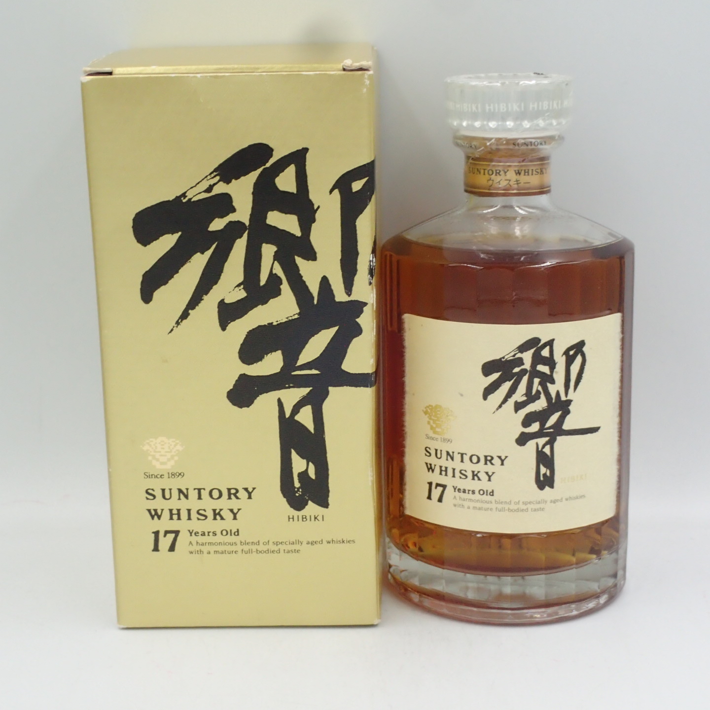 サントリー 響17年 700ml 市場