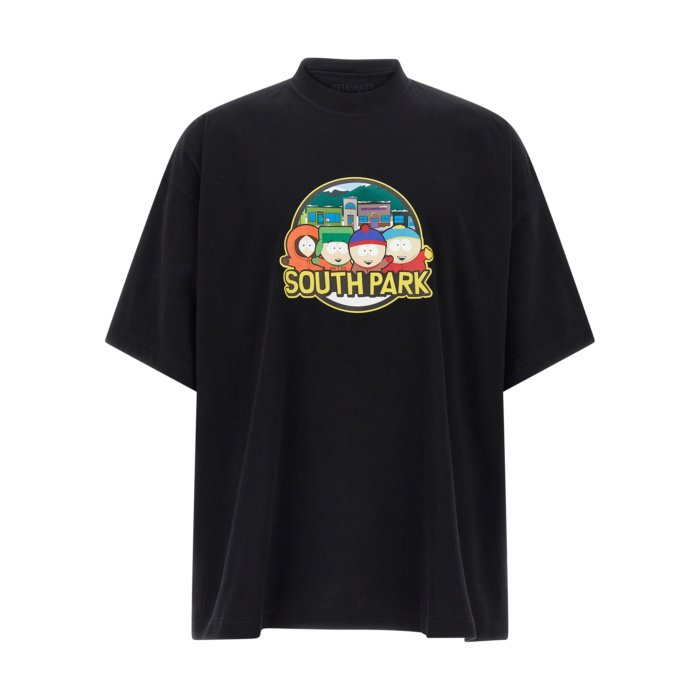 【VETEMENTS】ヴェトモンアニメフリークTシャツ VETEMENTS Anime Freak Tシャツ | ブラック | FARFETCH JP