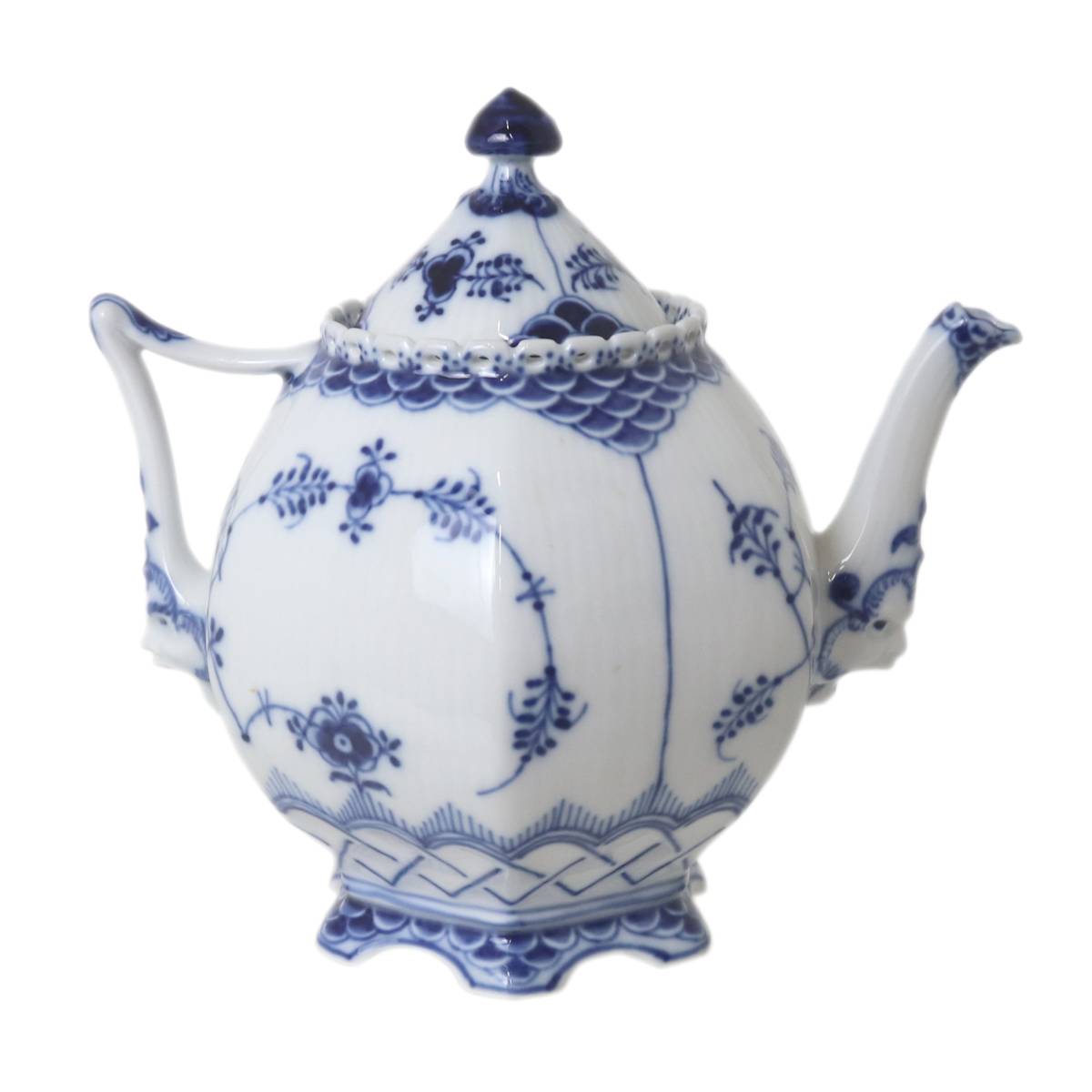 【中古】 Royal Copenhagen ロイヤル コペンハーゲン ティーポット 1級品 ブルーフルーテッド フルレース 1974~1978年製 胴高13&times;胴径13(cm) NT 美品 Aランク｜ブランドショップ　リバース