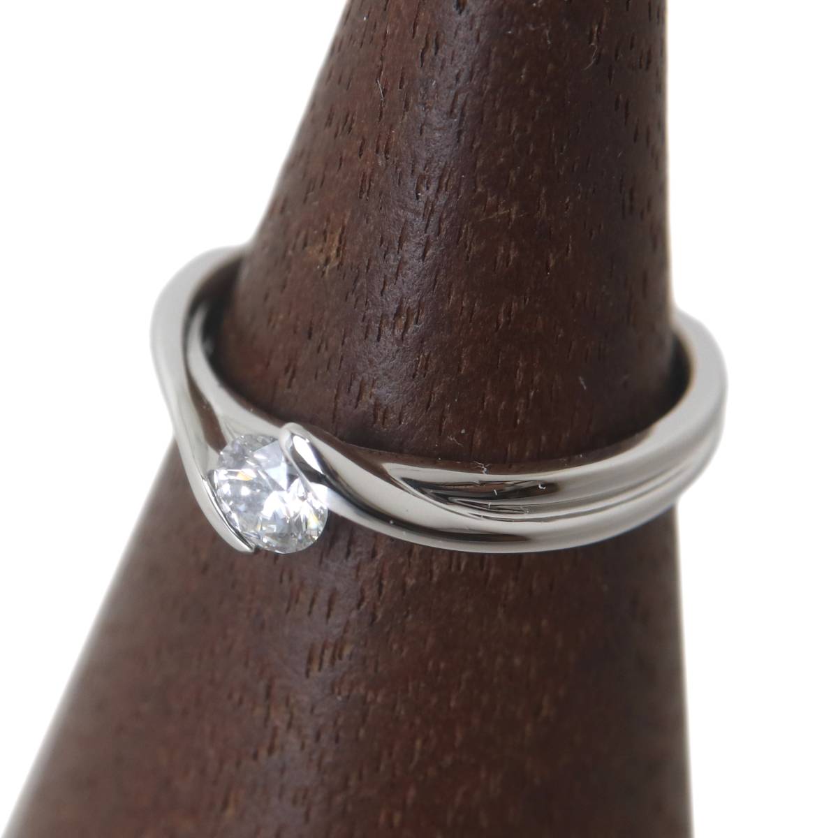 【中古】 Pt900/プラチナ デザイン ダイヤリング 0.244ct 刻印 7号 中央宝石鑑定書付属 IS 磨き仕上げ品 Sランク｜ブランドショップ　リバース