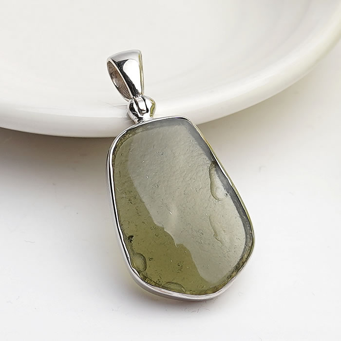 激レアスターボーンズ モルダバイトペンダントトップ 69.3ct 激レアスターボーンズ モルダバイトペンダントトップ 69.3ct - メルカリ