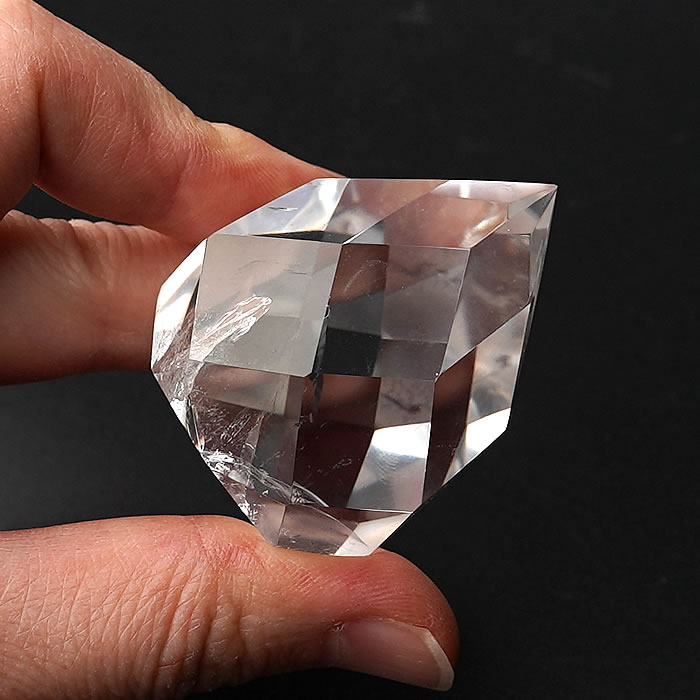 【一点物】【高品質】【レインボー入り】ブラジル ミナスジェライス州産 天然水晶 ファセットカット 水晶 原石 天然石 パワーストーン ヒーリングストーン ポリッシュドクリスタル 多面カット水晶 カットクリスタル