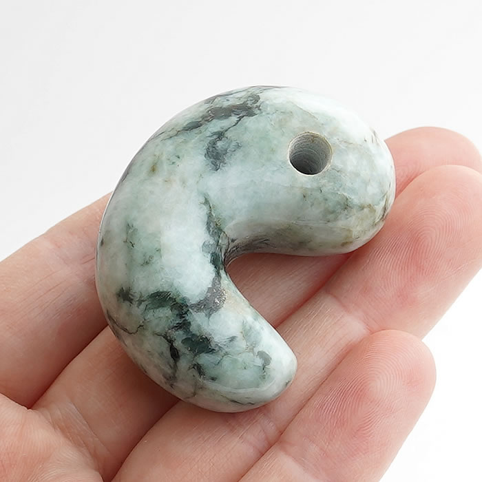 楽天市場】【一点物】【希少】糸魚川翡翠 勾玉 ペンダントトップ