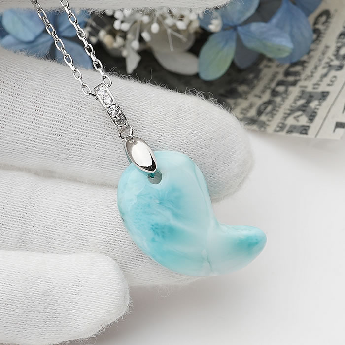 【一点物】ラリマー 勾玉 ペンダントトップ ネックレス 天然石 パワーストーン larimar まがたま 勾玉ネックレス｜ステラガーデン in 八ヶ岳