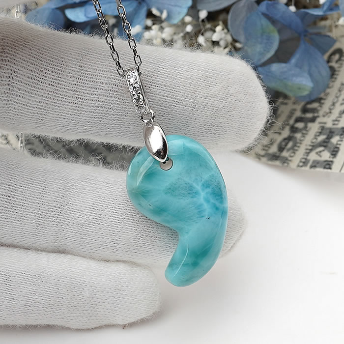 【一点物】ラリマー 勾玉 ペンダントトップ ネックレス 天然石 パワーストーン larimar まがたま 勾玉ネックレス｜ステラガーデン in 八ヶ岳