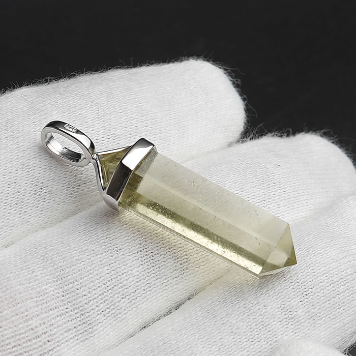 宝石質高品質リビアングラスペンダント（ネックレス）（新品）一点限りハイグレード 楽天市場】【宝石質】リビアングラスSA ファセット ペンダント