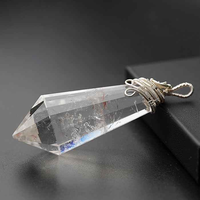 高品質　水晶　雫　ドロップ　スタンド付き 水晶ドロップカット ペンダントトップの販売 天然石原石鉱物結晶