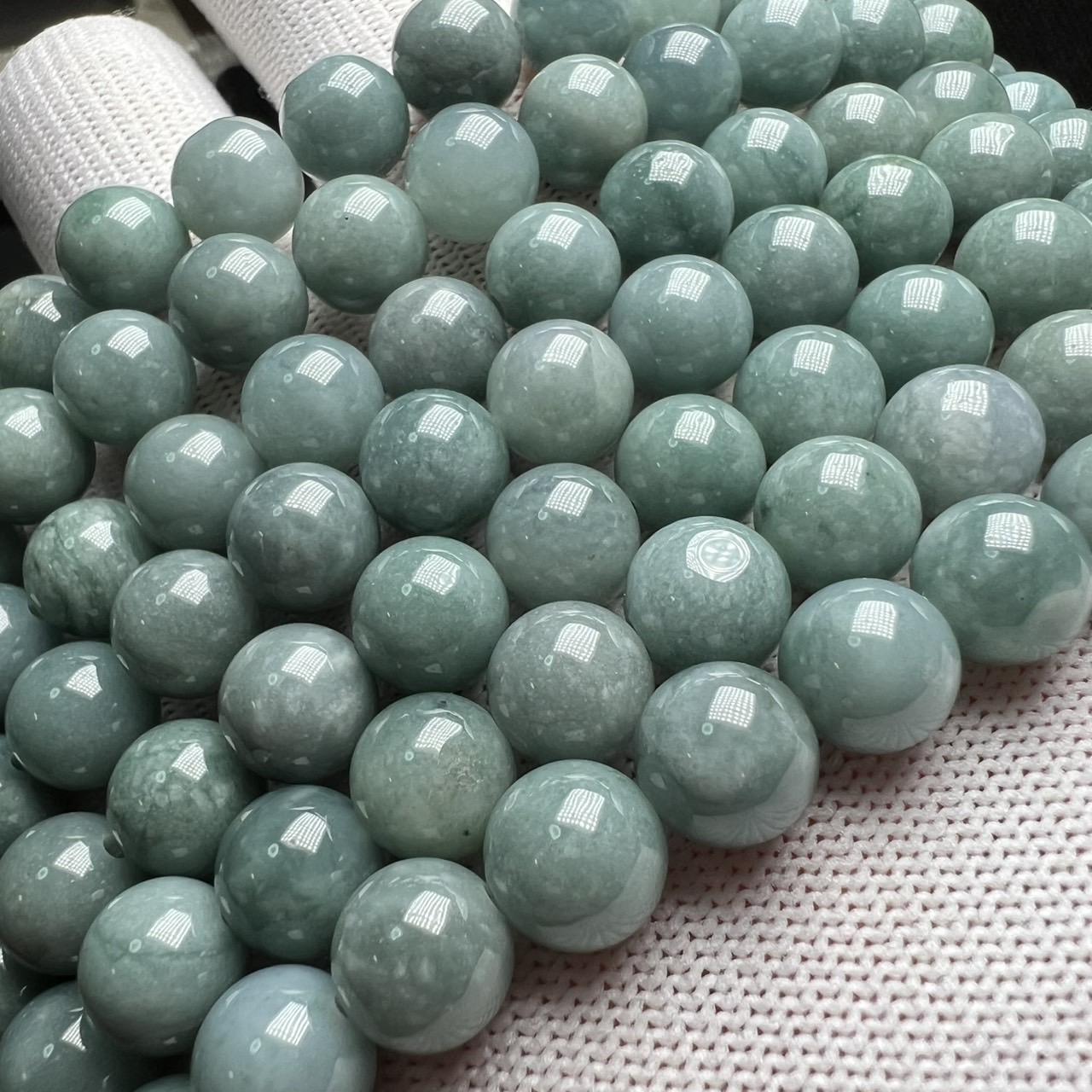 楽天市場】ミャンマー産 翡翠 ヒスイ 薄緑・ホワイト 10mm玉