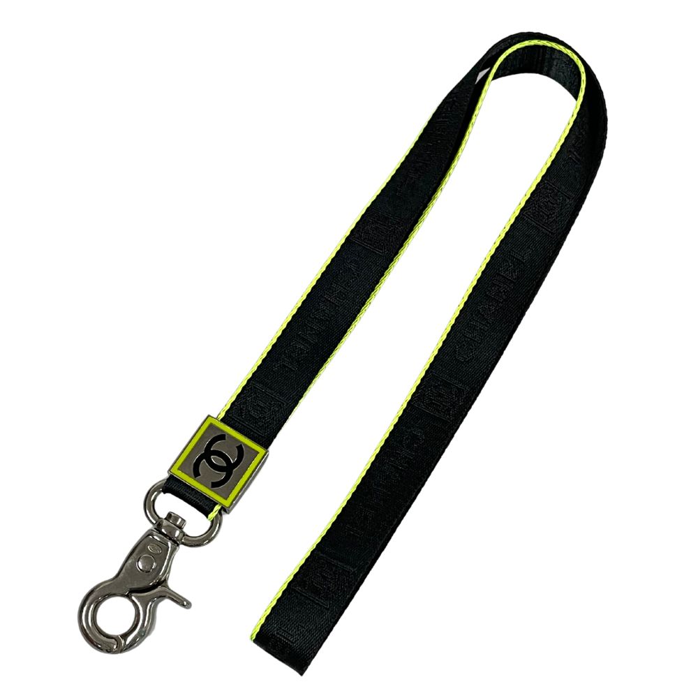 CHANEL シャネル　ロゴ　ネック　ストラップ　キーホルダー　ユニセックス CHANEL シャネル ロゴ ネック ストラップ キーホルダー ユニセックス