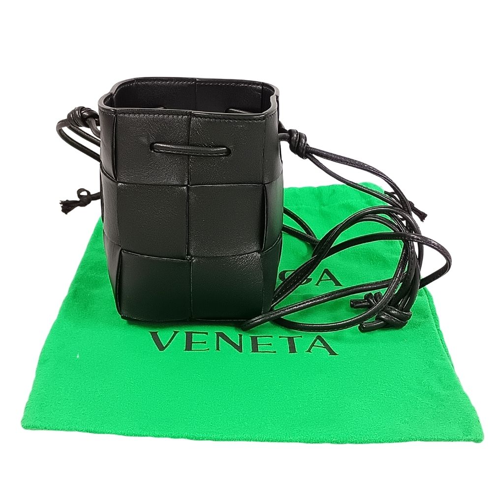 BOTTEGAVENETA ボッテガヴェネタ マキシイントレチャート カセットバケットバッグ ショルダーバッグ 黒いこと 置き目品 / 41120【中古】