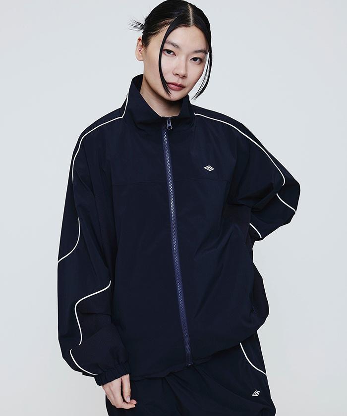 【百貨店大売り出し 50%OFF】【堅苦しさ】アンブロ umbro 【UMBRO HOUSE】Track jacket 貨物自動車上衣 ユニ一発やる メンズ レディース 上衣 御召しもの 蹴球 蹴球 運動競技 ブランド名 UU5SJK42U 2025年秋冬模範例
