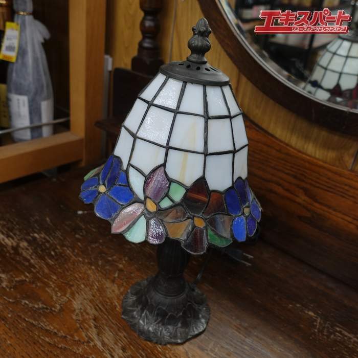 ティファニースタイル ステンドグラスランプ ナイトスタンド スタンドランプ 辻堂店【中古】