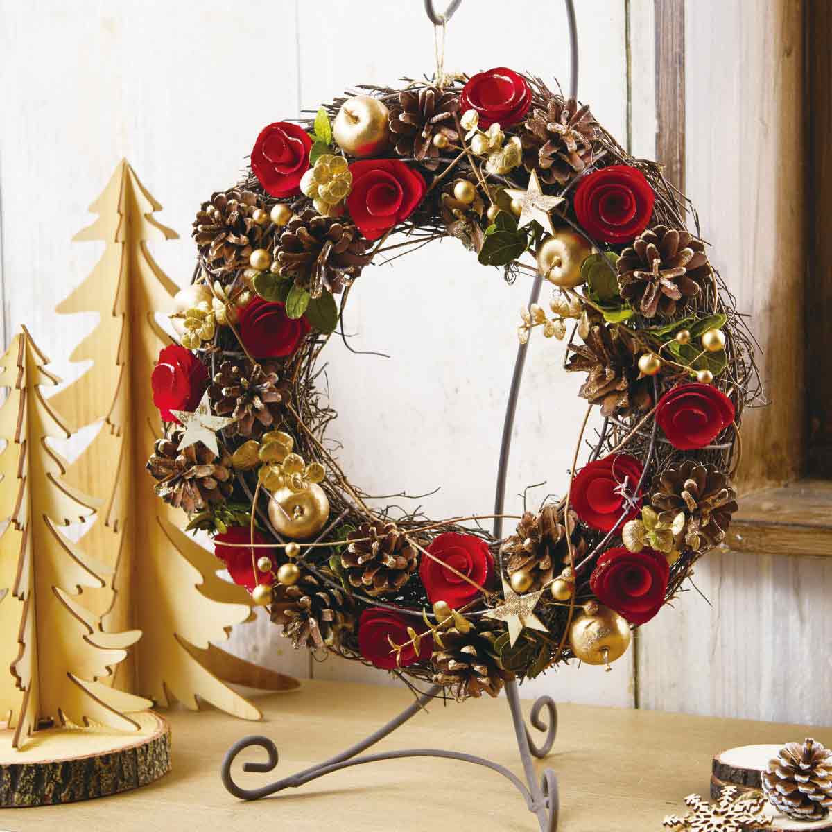 【10%OFFクーポン有り！5月25日限り】<br>【直径34cm】ナチュラルクリスマスリース 大 レッド 1個<br><br>送料無料 造花 玄関 おしゃれ 大 飾り 冬