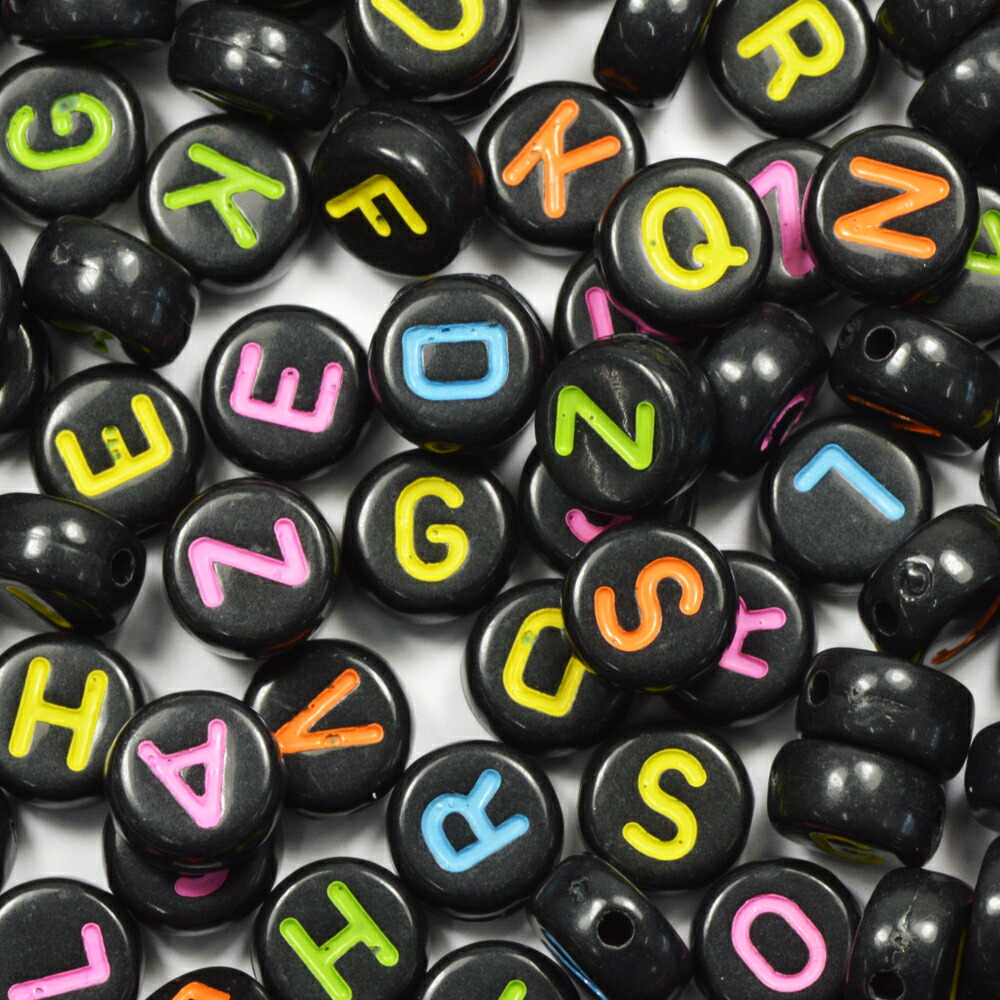 限定価格セール！】 お好きな文字がえらべます アルファベットビーズ レタービーズ 白 黒文字 ６ｍｍキューブ プラビーズ １コ売り 
