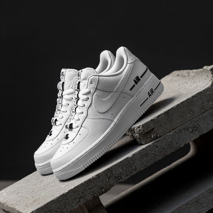 楽天市場 ナイキ Nike エアフォース1 Air Force 1 Lv8 Cj1379 100 ホワイト ロゴ タグ レアカラー 人気 限定 取り寄せ メンズ スニーカー オールホワイト 白 Stroke