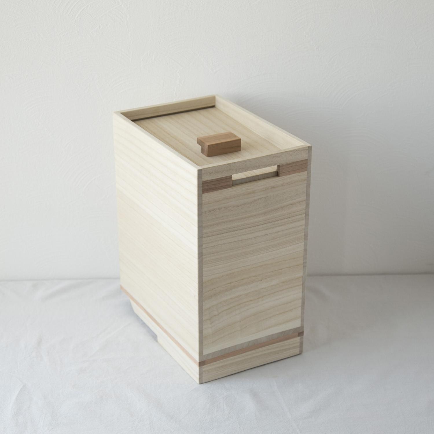 楽天市場】［取扱終了］米びつ 桐 日本製 10kg 一合升付き スライド式