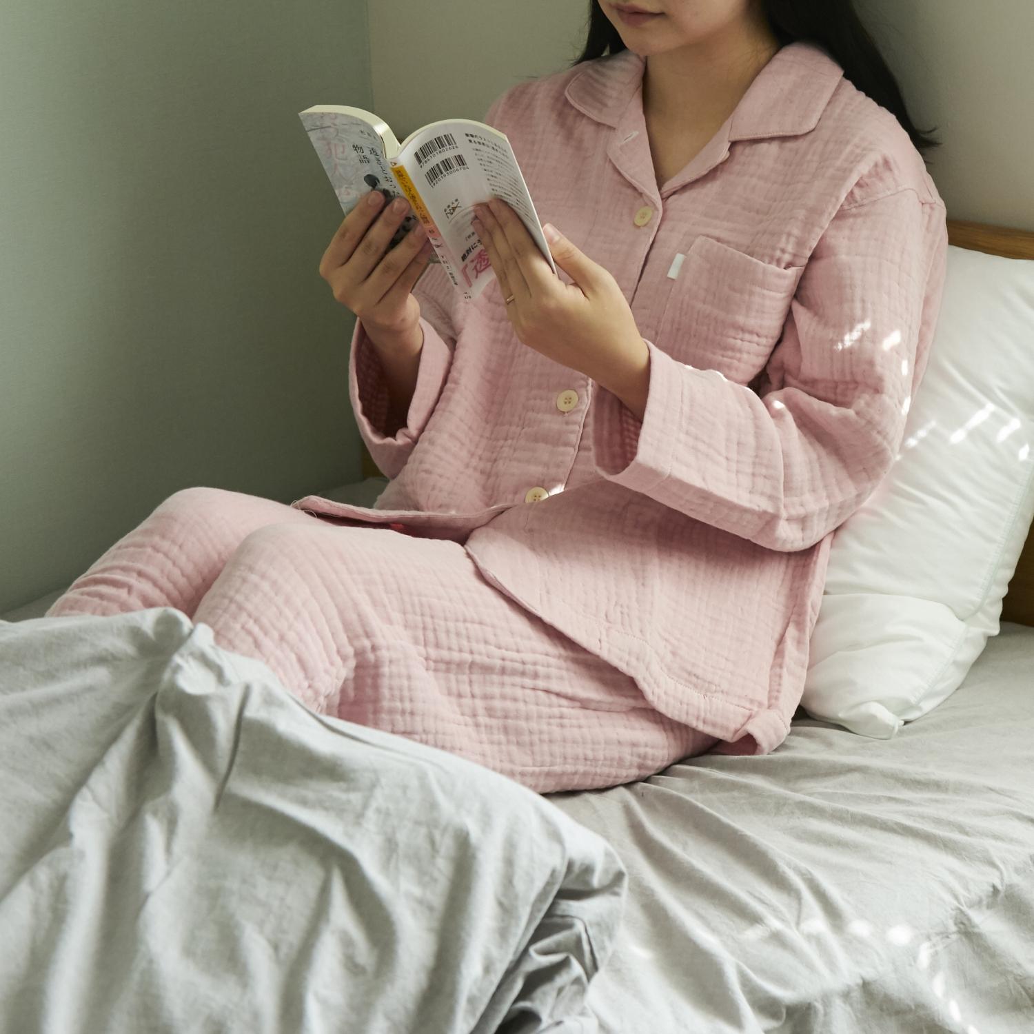 チラ押し出し緊迫状態からの解きはなつ！リストバンド・襟元から見えない肌付き