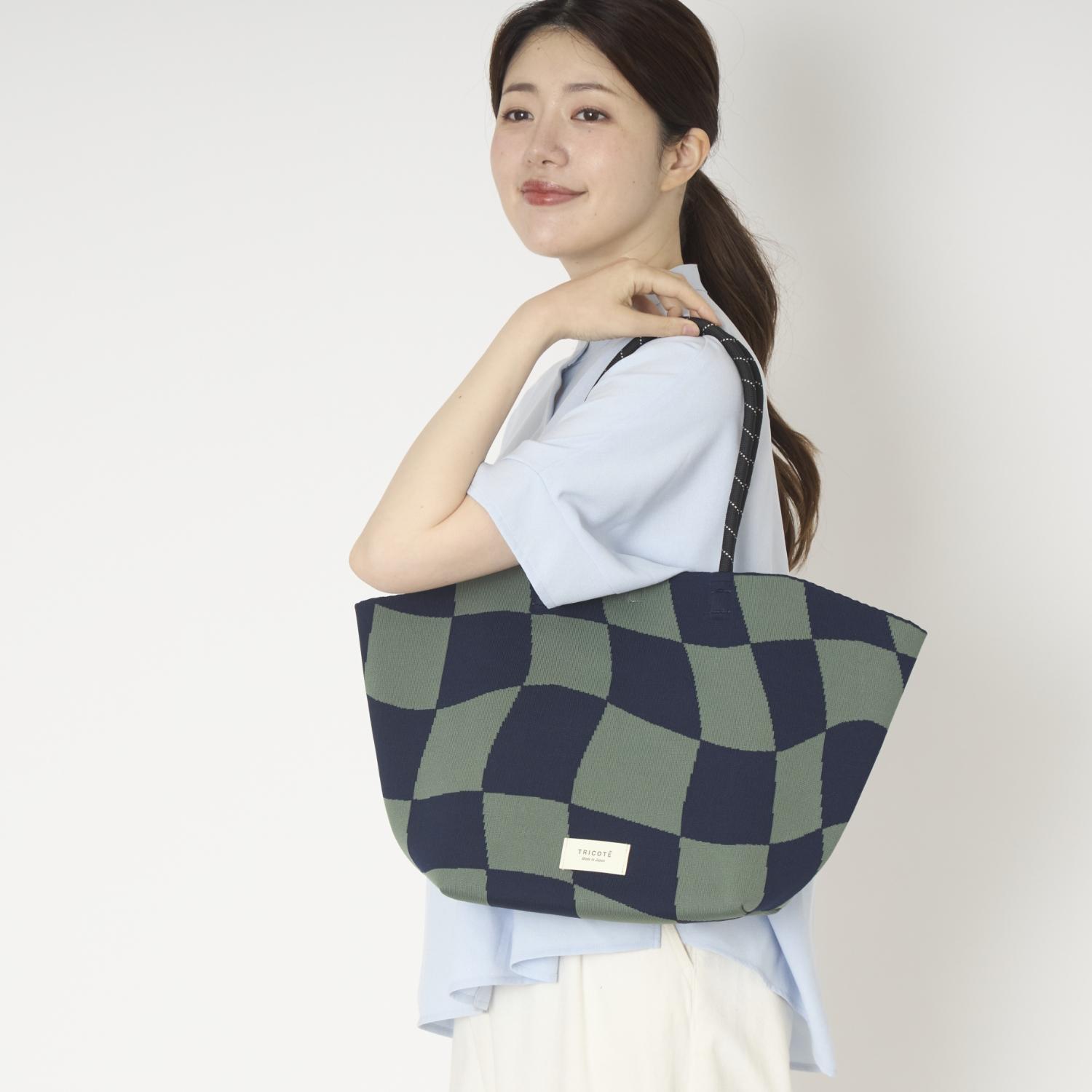 ハンドメイド リメイク 巾着バッグ パッチ ビンテージ缶バッジ付き♡ 安価ハンドメイド・手芸 - ハンドメイド リメイク 巾着バッグ