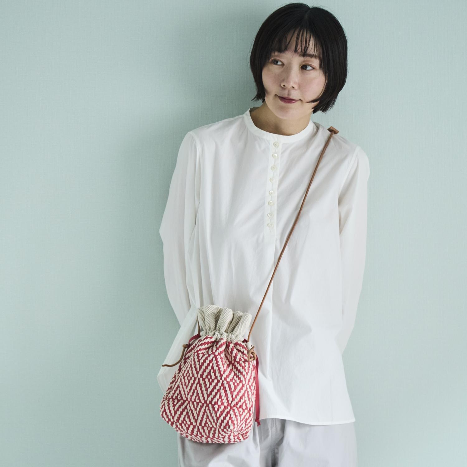 チラ押し出し剪断応力からの解きはなす！リストバンド・襟元から見えない肌付き