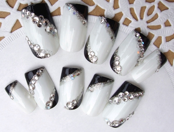 【KURO】ネイルチップ オーダー ちちち💖ネイルチップ🌧 | ロングチップのKUROMIバージョン