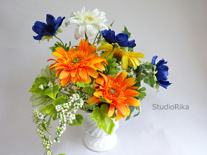ガーベラ アネモネ カラフル アレンジ ブルー オレンジ イエロー グリーン 色とりどり アートフラワー 造花 高級 翌日 即日 18rails Com