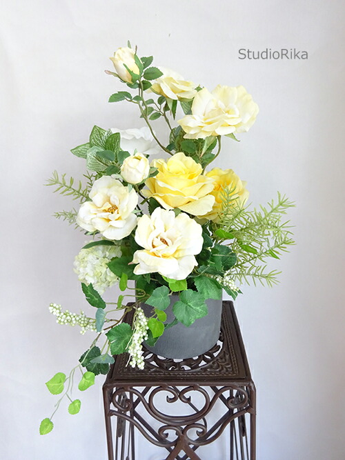 お歳暮 アートフラワー 造花 高級 アレンジメント バラ ローズ フィットニア ローズマリー イエロー グリーン シャーベットカラー シャーベットイエロー インテリア 上品 ゴージャス ヨーロピアン 金運 黄色 花器 鉢 グレー ブルーグレー 翌日 即日 母の日 特売