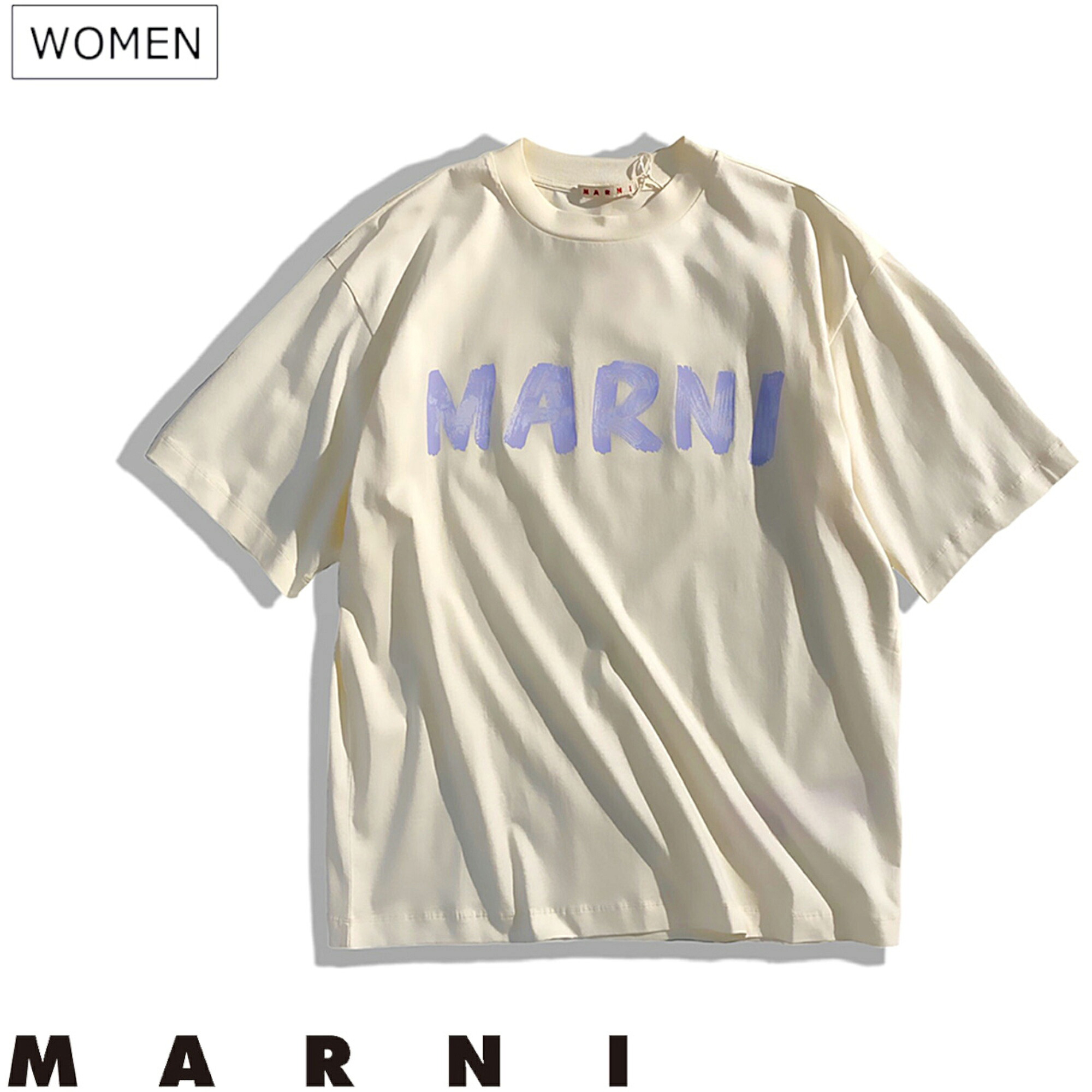 【定価59,400円(税込)】MARNI -マルニ- 　ゆったりした大人シルエットと手書き風ロゴプリントがユーモア溢れる一枚！手書き風ロゴプリントオーガニックコットンクルーネックTシャツ　ジャージー ショートスリーブ　アイボリー THJET49 ユニセックス｜Studio Route134