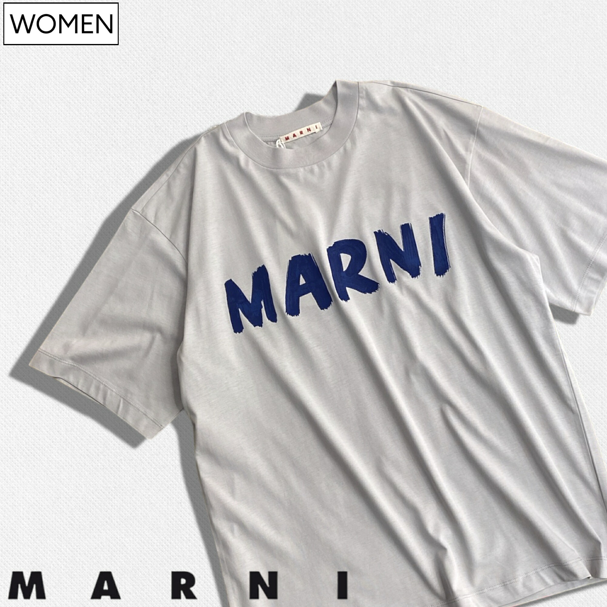 【定価49,500円(税込)】MARNI -マルニ- ゆったりした大人シルエットと手書き風ロゴプリントがユーモア溢れる一枚!手書き風ロゴプリントオーガニックコットンクルーネックTシャツ ジャージー ショートスリーブ ナトリウムグレー LON15 THJET49 レディース|Studio Route134