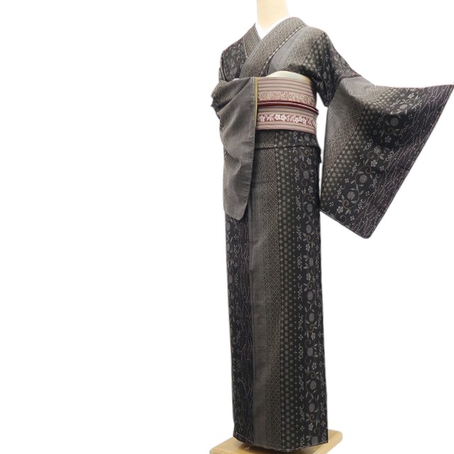 【新古品】tomihisa 新品 笹蔓 カタス式 ７マルキ 屋久杉染 着物 証紙付 仕付け糸付 本場大島紬 7482 35,945円