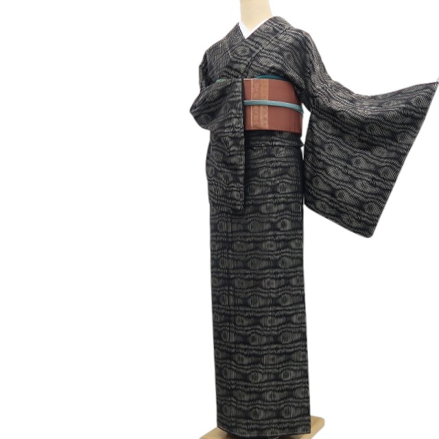 【新古品】tomihisa 新品 幾何学模様 着物 正絹 仕付け糸付 トールサイズお召 7552