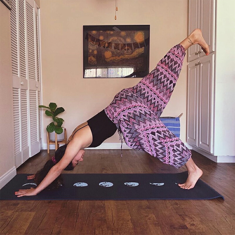 年末年始大決算 ハガーマガー ギャラリーコレクション ウルトラマット 6mm ヨガ ピラティス Hugger Mugger ヨガマット 柄 月 ホットヨガ トレーニング ストレッチ エクササイズ 筋トレ ヨガアイテム グッズ フィットネス おうちヨガ おしゃれ Ma Gum 68 メール便不可 日本