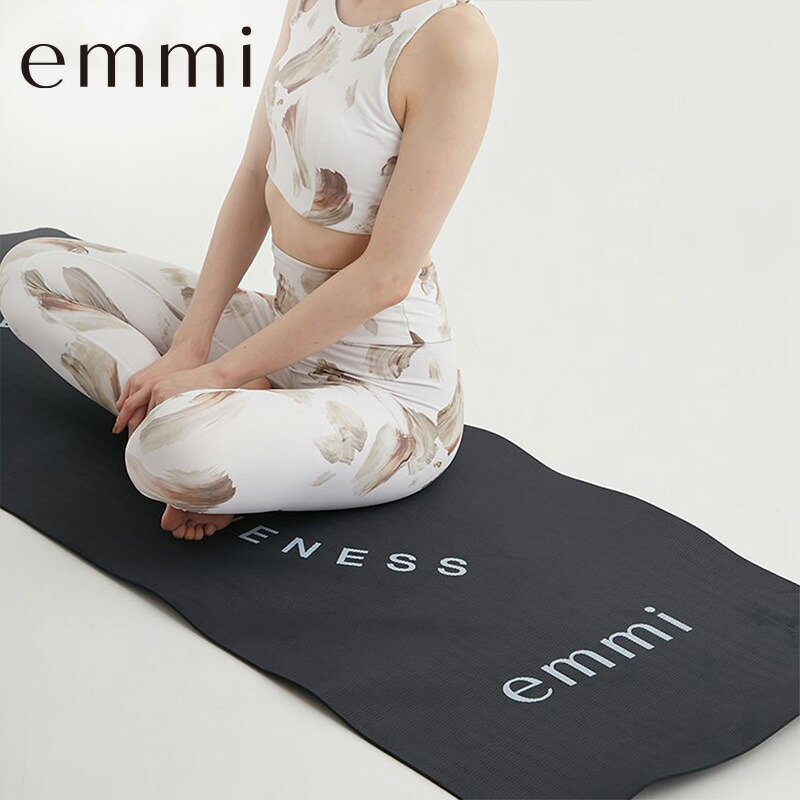 【2024AW新色】エミ emmi リバーシブルヨガマット 4mm 14WGG249401 TPE ヨガマット YOGAマット トレーニングマット ヨガ ピラティス 筋トレ トレーニング おすすめ おしゃれ バンド付き ブランド エコ素材 おうちヨガ 送料無料